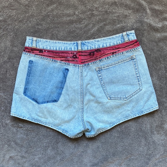 Vintage 90s Calvin Klein Jeans Denim shorts with pink embellishment Size 6-7 - Picture 4 of 5